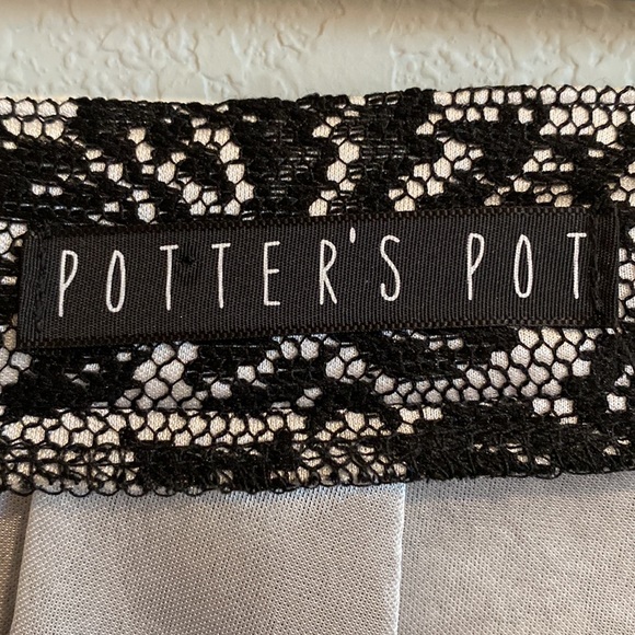 Beautiful lace rose skirt - Picture 5 of 7